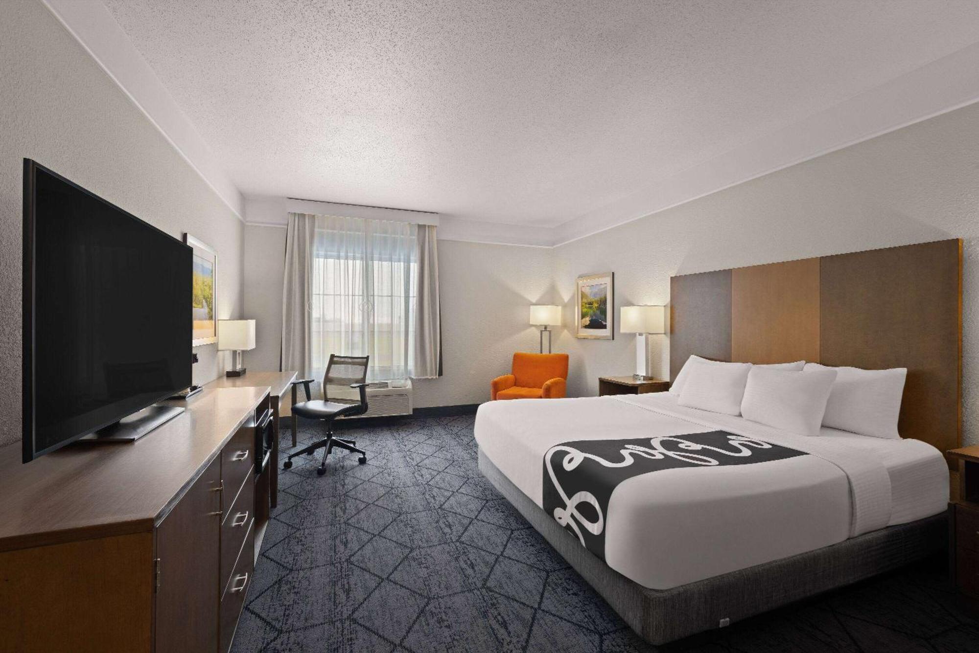 La Quinta Inn And Suites By Wyndham At Watiki Waterpark Rapid City Exterior foto