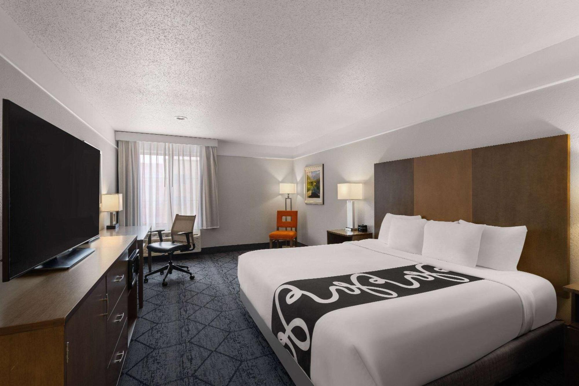 La Quinta Inn And Suites By Wyndham At Watiki Waterpark Rapid City Exterior foto