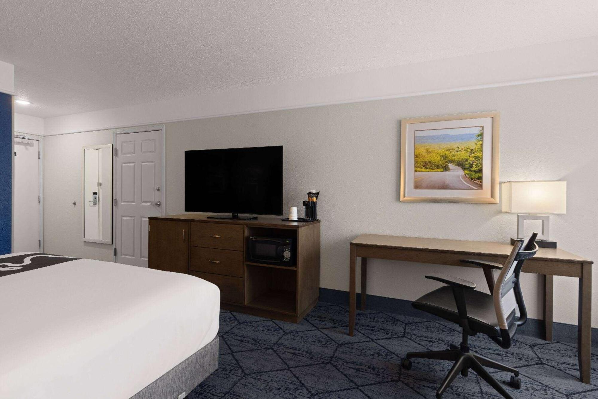 La Quinta Inn And Suites By Wyndham At Watiki Waterpark Rapid City Exterior foto