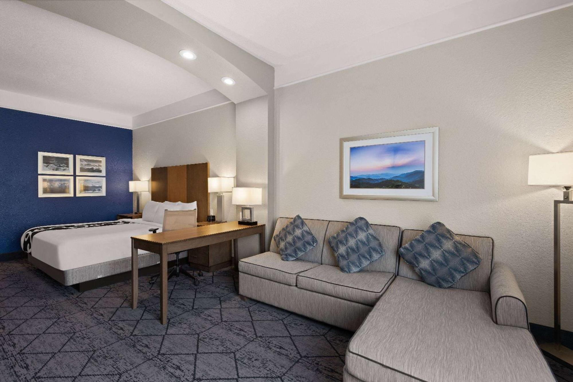 La Quinta Inn And Suites By Wyndham At Watiki Waterpark Rapid City Exterior foto
